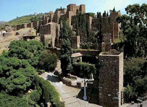 Ilustración de Tres monumentos emblemáticos de Málaga