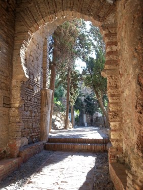 Ilustración de Tres monumentos emblemáticos de Málaga