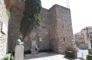 Ilustración de Tres monumentos emblemáticos de Málaga