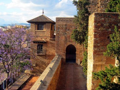 Ilustración de Tres monumentos emblemáticos de Málaga