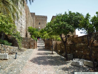 Ilustración de Tres monumentos emblemáticos de Málaga