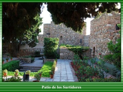 Ilustración de Tres monumentos emblemáticos de Málaga