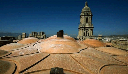 Ilustración de Tres monumentos emblemáticos de Málaga