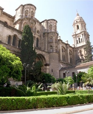 Ilustración de Tres monumentos emblemáticos de Málaga