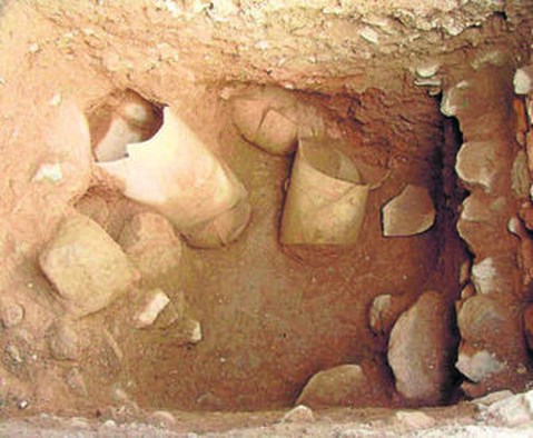 Ánforas íberas, descubiertas (2011), en el Castillo de Álora