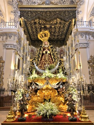 Cristo del Consuelo y María Santísima de los Dolores Coronada