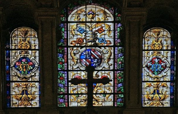 Lirios y rosas, lados, símbolos marianos