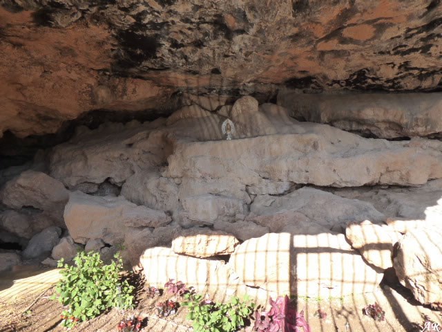 Hoy es un santuario rupestre en el camino al Llano de las Marías, límite con Monda”