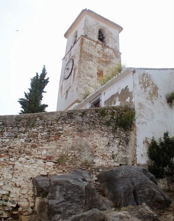 Templo robusto construido sobre roca