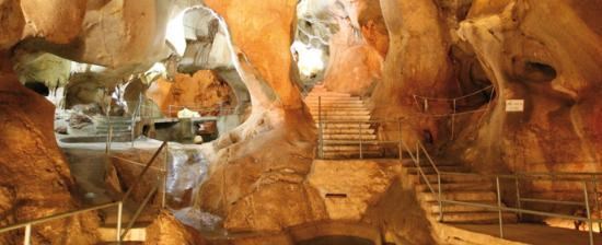 Ilustración de La Cueva de las Estegamitas, en La Araña
