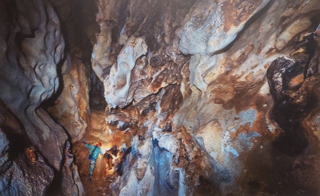 Ilustración de La Cueva de las Estegamitas, en La Araña