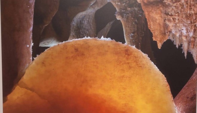 Ilustración de La Cueva de las Estegamitas, en La Araña