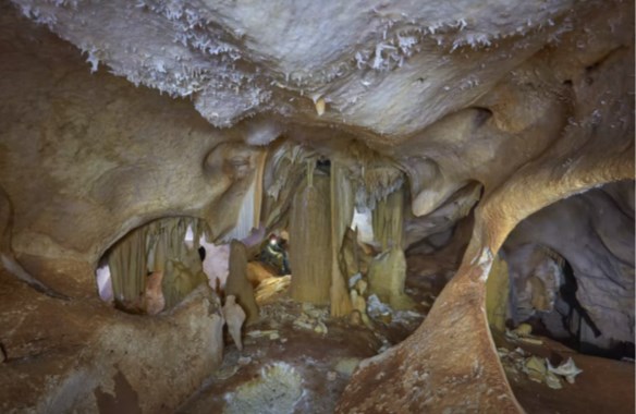 Ilustración de La Cueva de las Estegamitas, en La Araña