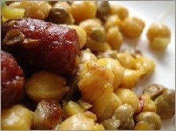 En Cútar hay una “sopa especial”, con garbanzos y chorizo