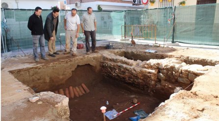 Seis tumbas en una necrópolis de los siglos XIII y XV