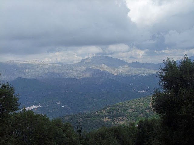 Faraján, y el verde cerro de El Romeral
