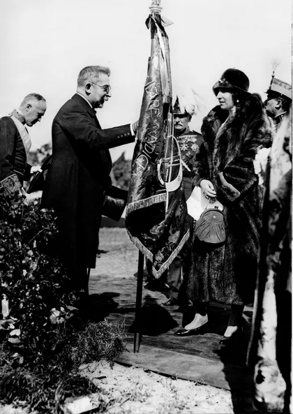 El Alcalde de Malaga Doctor Galvez Ginachero y la Reina Victoria Eugenia
