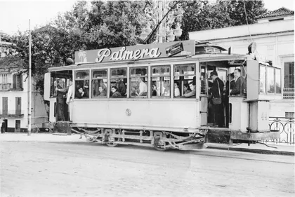 Linea de Tranvia Alameda Huelin en Puente de Tetuan