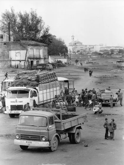 Explanada Abierta en el Barrio del Perchel Para el Trazado de la Prolongacion de la Alamed