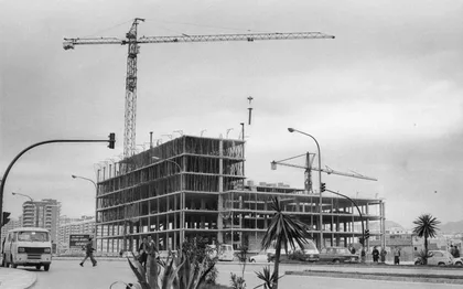 Construccion del Edificio de la Delegacion de Hacienda Visto Desde el Puente de Tetuan