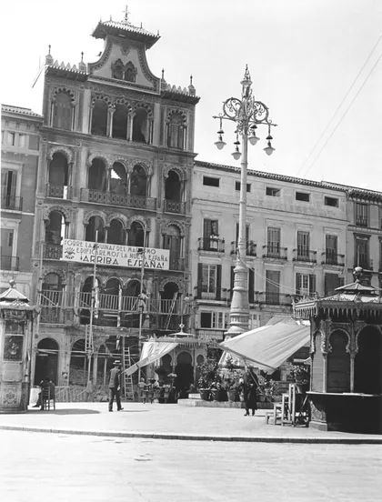 Plaza de la Constitucion Efectos de la Guerra