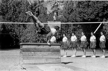 Clase de Gimnasia en el Colegio Sagrada Familia el Monte