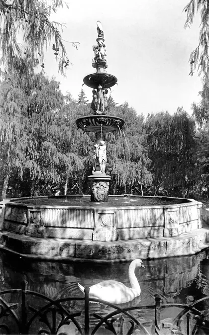 Fuente de Genova O de los Cisnes
