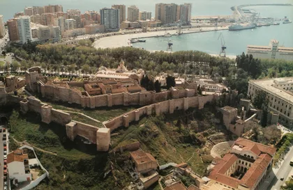 Paseo de la Farola y Alcazaba