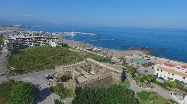 Situación, muy cerca del mar