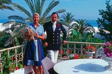 Jaime de Mora y Aragón y esposa, habituales