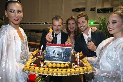 Antonio Banderas, Sandra Garcia San Juan y David Bisbal, en el festival Starlite del 2018