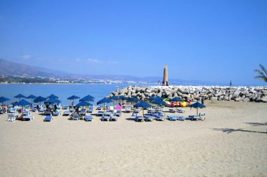 Y más lejos la de Puerto Banús