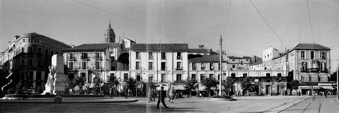 Final de Calle Larios, con el Monumento al Marqués (sin el protagonista)