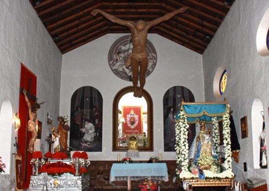 Desde el punto de vista religioso, las procesiones de las patronas, la Victoria