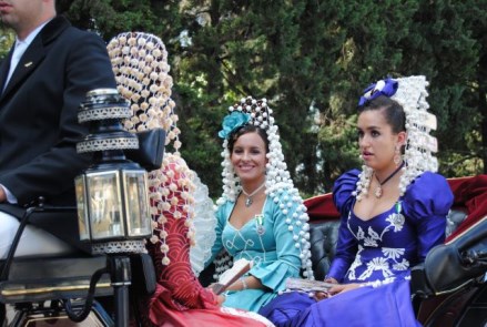 Alameda y continúa en línea recta hasta el Parador de Turismo