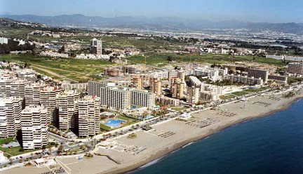Hay varios hoteles y está aquí el Hospital Marítimo de Torremolinos