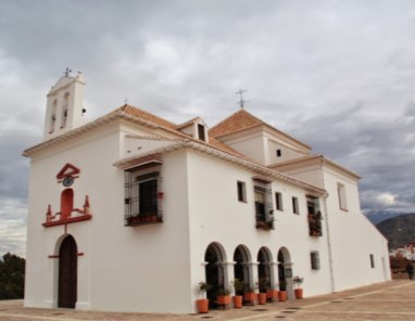Y en el lado de la epístola dispone de un pequeño pórtico