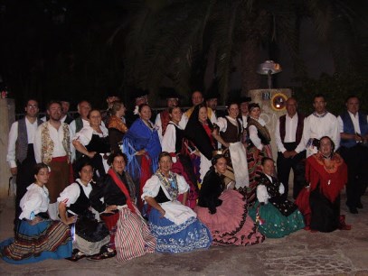 Colaboran la asociación cultural “Nuevas Raíces”
