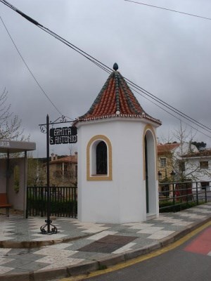 Tiene una imagen del santo fundida en bronce La de la Virgen del Pilar